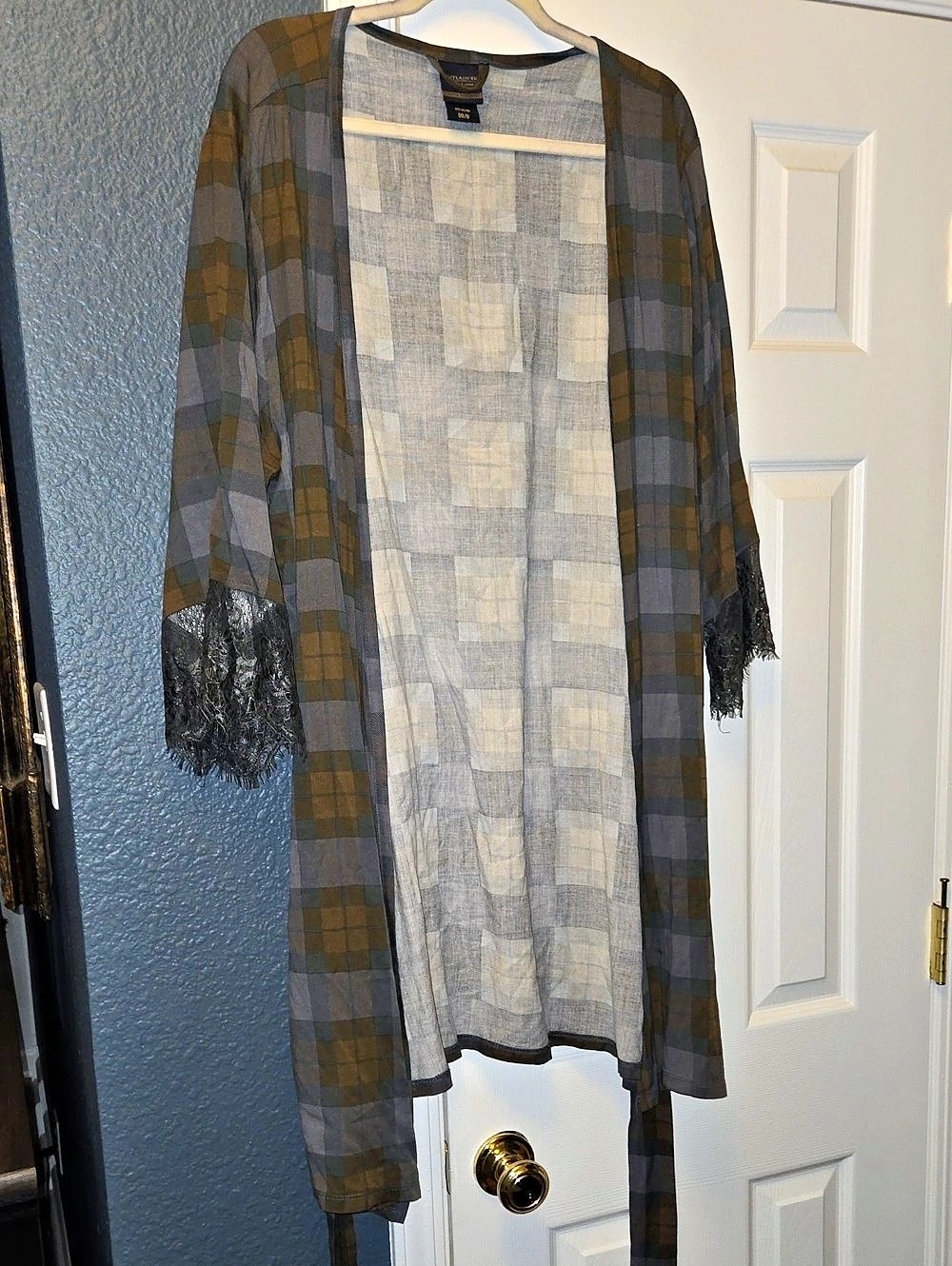 Torrid Outlander Collection Plaid Lace Trim Robe Like New